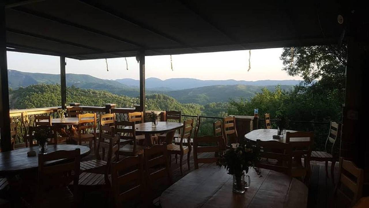 Hotel Restaurant Emblema Petrele Exterior foto